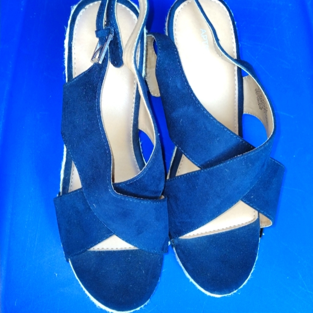 Ladies wedges size 10